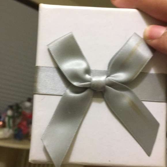 Earring and Ring. Swarovski embellished set. - Picture 2 of 2